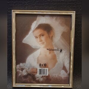 Intercraft 8" x 10" picture frame - made in USA.